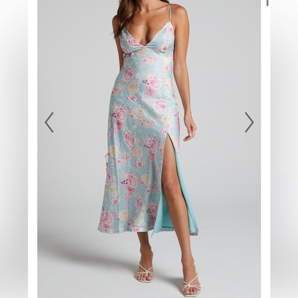 BRAND NEW Showpo Midi VNeck Dress Size 2
